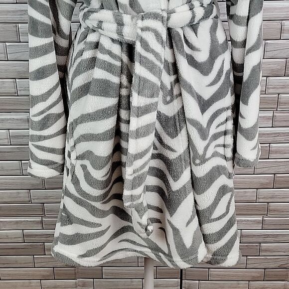 Tarea by Rue21 zebra plush robe One Size - Picture 3 of 11